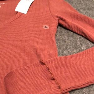 American Eagle Outfitters Tops - American Eagle tan/red long sleeve XSmall American Eagle Outfitters Tops - American Eagle tan/red long sleeve XSmall